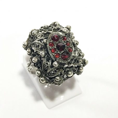 filigree ring in silver and garnet