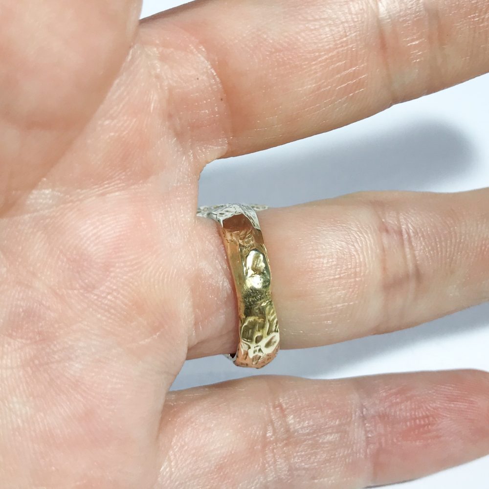 anello vintage in argento con acquamarina dettagli