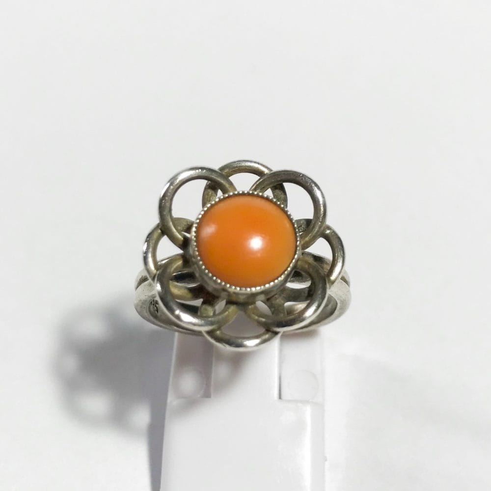 anello vintage in argento con corallo