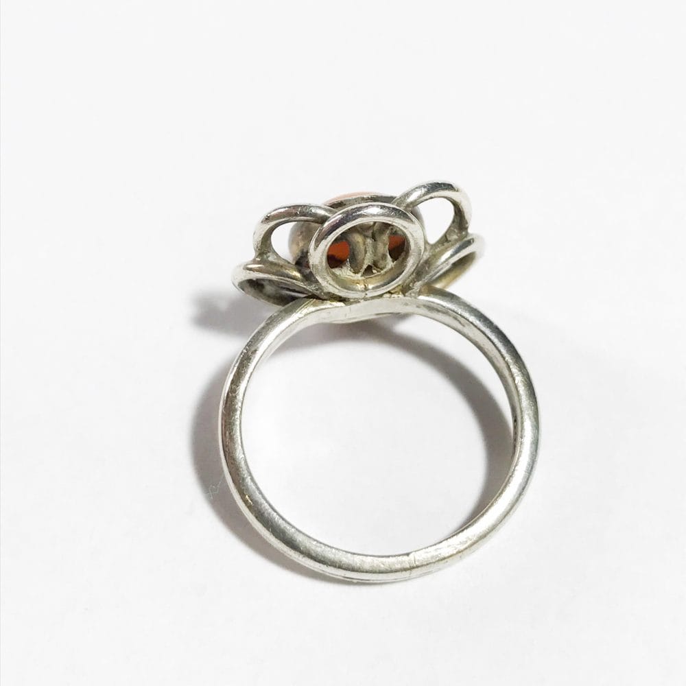 anello vintage in argento con corallo naturale dettagli