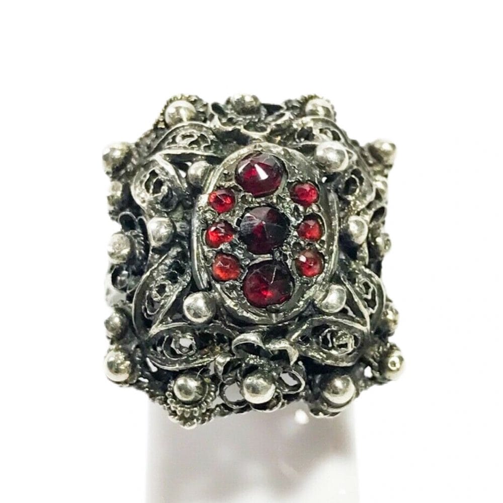 Victorian silver ring with garnets