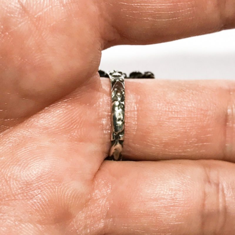anello vittoriano in argento con granati dettagli