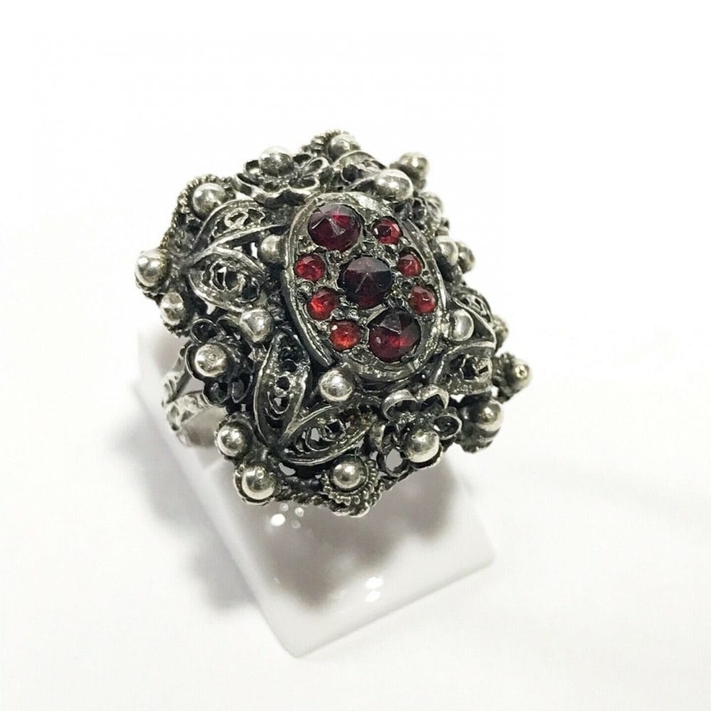 Victorian silver ring with garnets