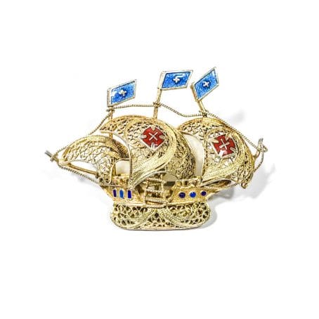 Art deco brooch with a sailing ship motif in silver filigree and enamels