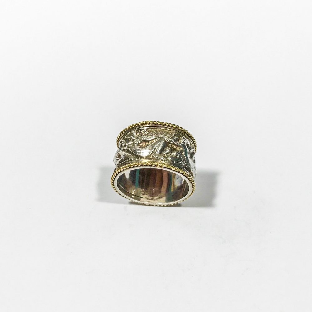 bas-relief silver band ring