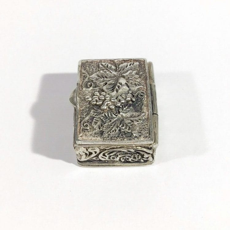 Italian pillbox in silver side