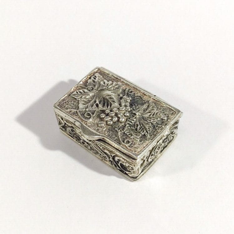 Italian pillbox in silver