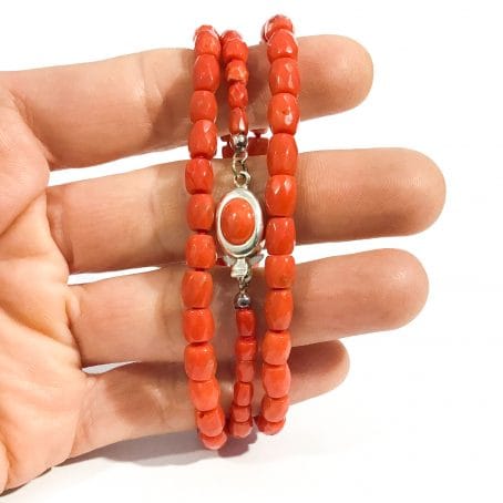 collana di corallo rosso sfaccettato