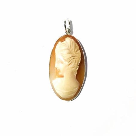 vintage oval cameo pendant