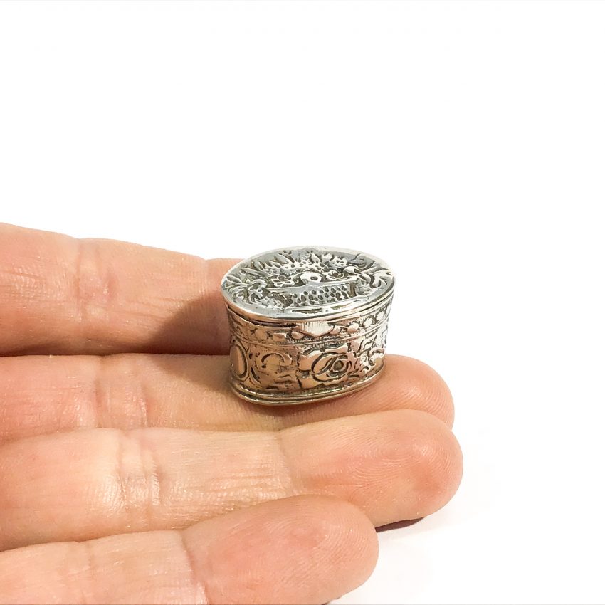 porta pillole in miniatura in argento
