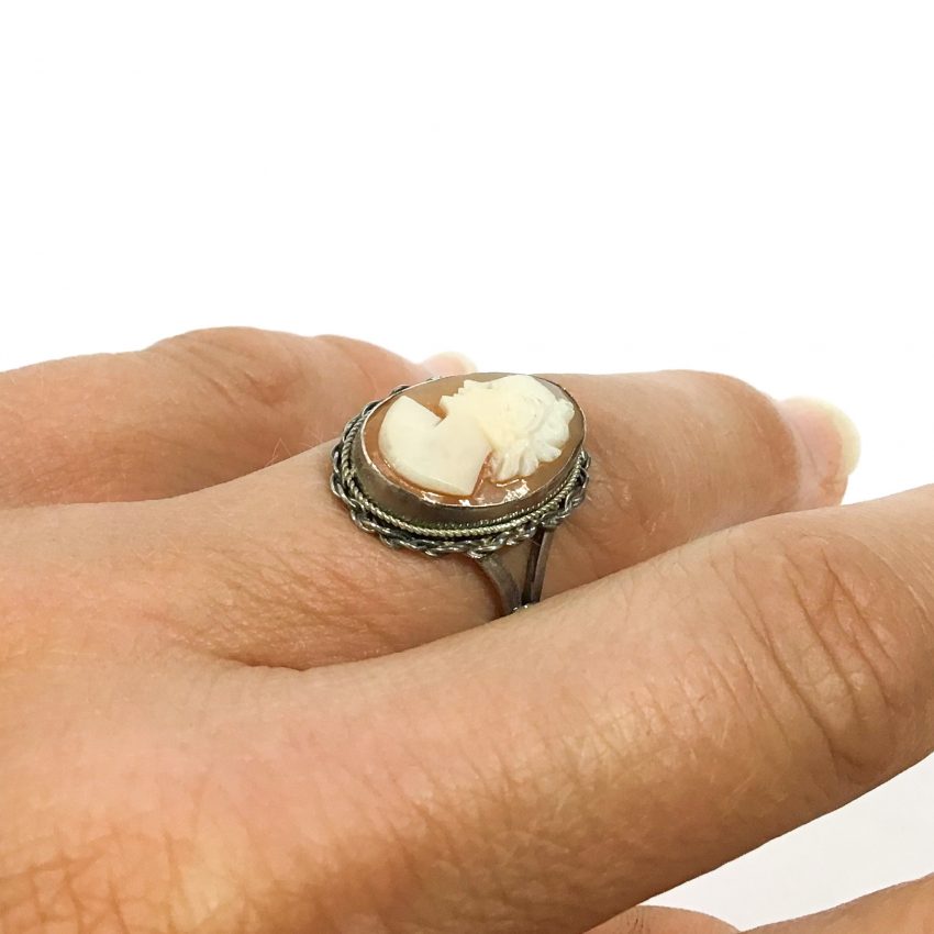 classic ring with cameo