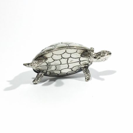 punzone argento portapillole art déco a forma di tartaruga