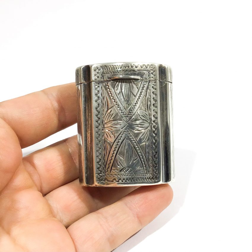 silver snuff box with floral decorations