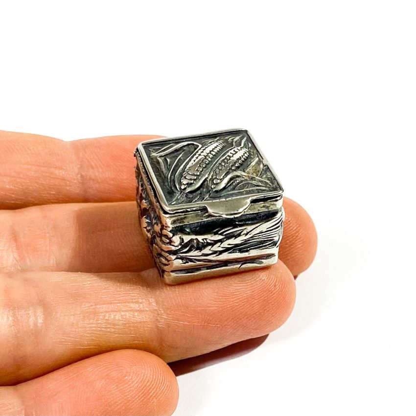 italian hallmarked solid silver miniature pillbox