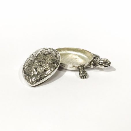 open vintage solid silver turtle snuff box