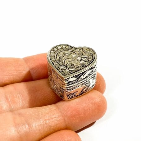 porta pillole in argento a forma di cuore