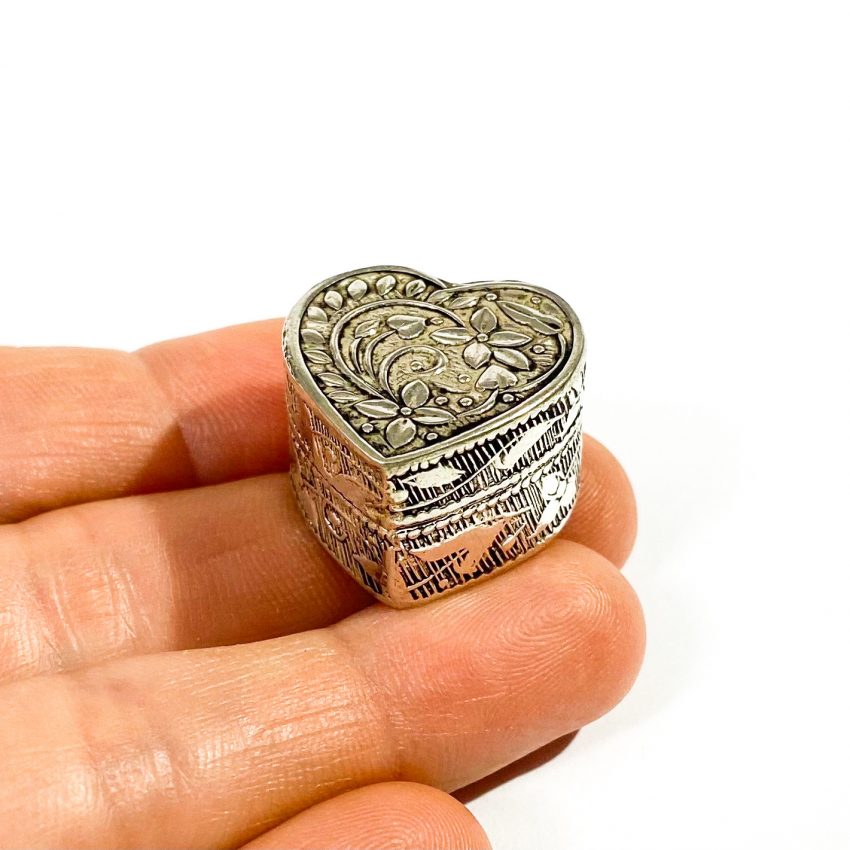 vintage hallmarked solid silver heart shape pill box