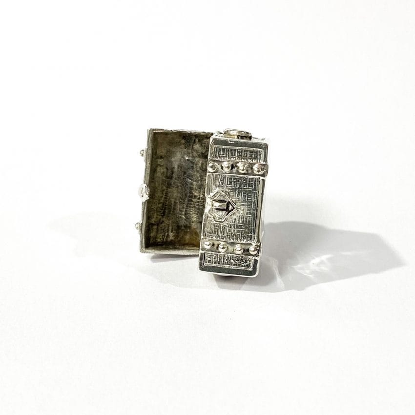 pillbox detail in silver in the shape of a casket