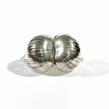 base porta pastiglie in argento a forma di fico