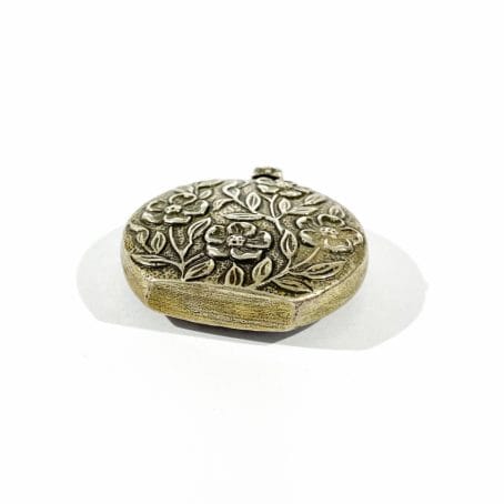 snuff bottle base in silver with floral decorations