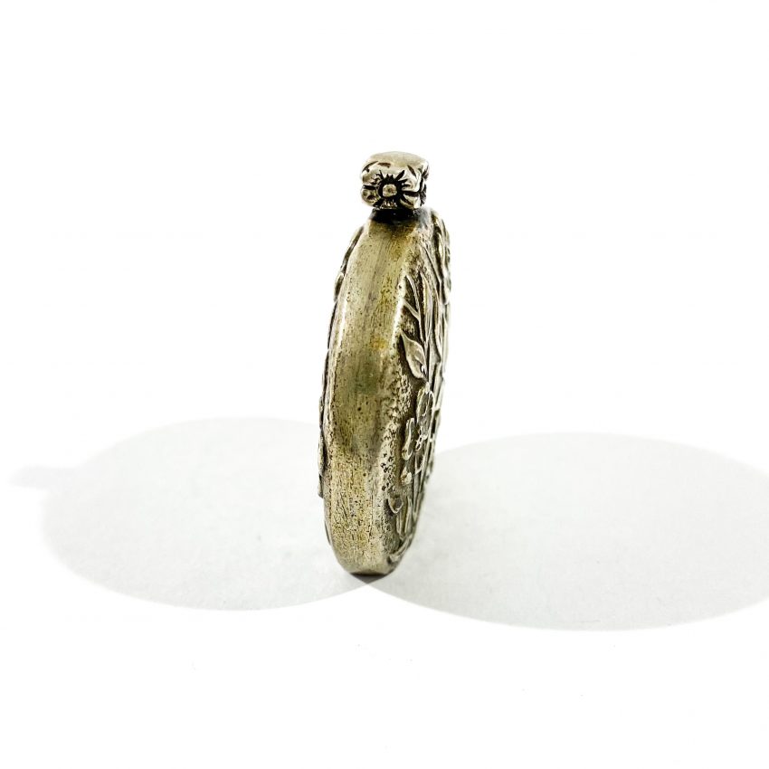 detail solid silver snuff bottle with floral decorations