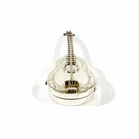 porta pillole vintage in argento a forma di chitarra