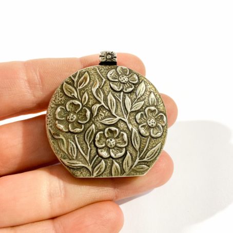 solid silver snuff bottle with floral decorations