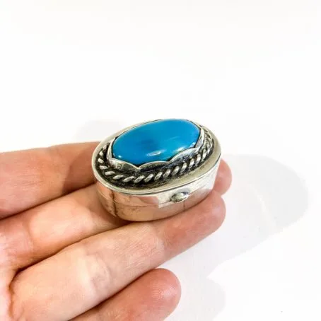 Egyptian solid silver pillbox with blue - Image 2