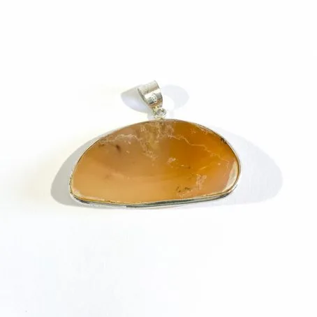 cameo pendant with romantic scene - Image 3