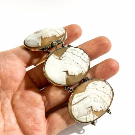 period bracelet with large cameos - Image 3