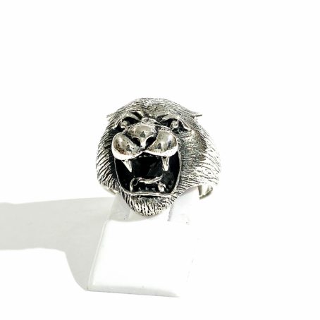 anello da uomo in argento con testa di tigre