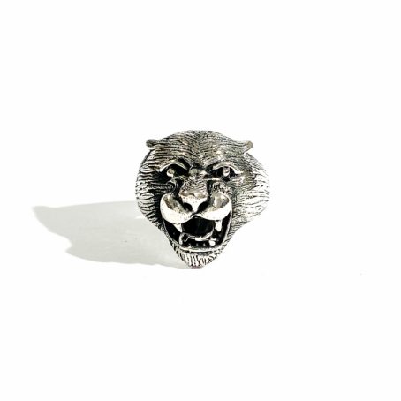 anello da uomo in argento con testa di tigre