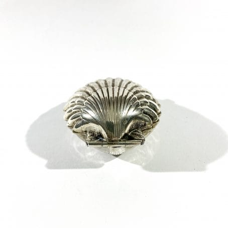 large solid silver shell shape pill box  - Image 6