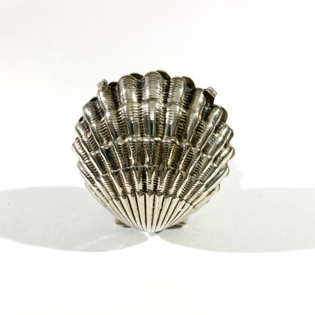 large solid silver shell shape pill box  - Image 3