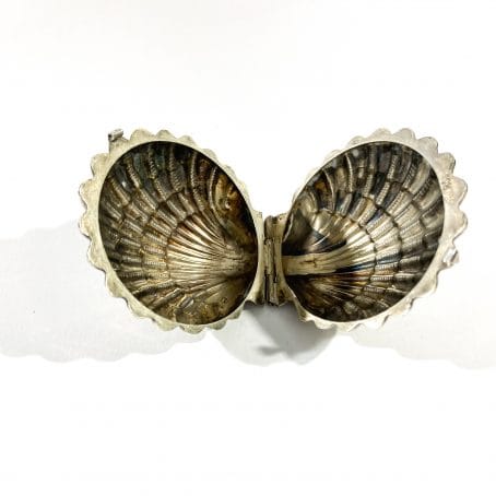 large solid silver shell shape pill box  - Image 9