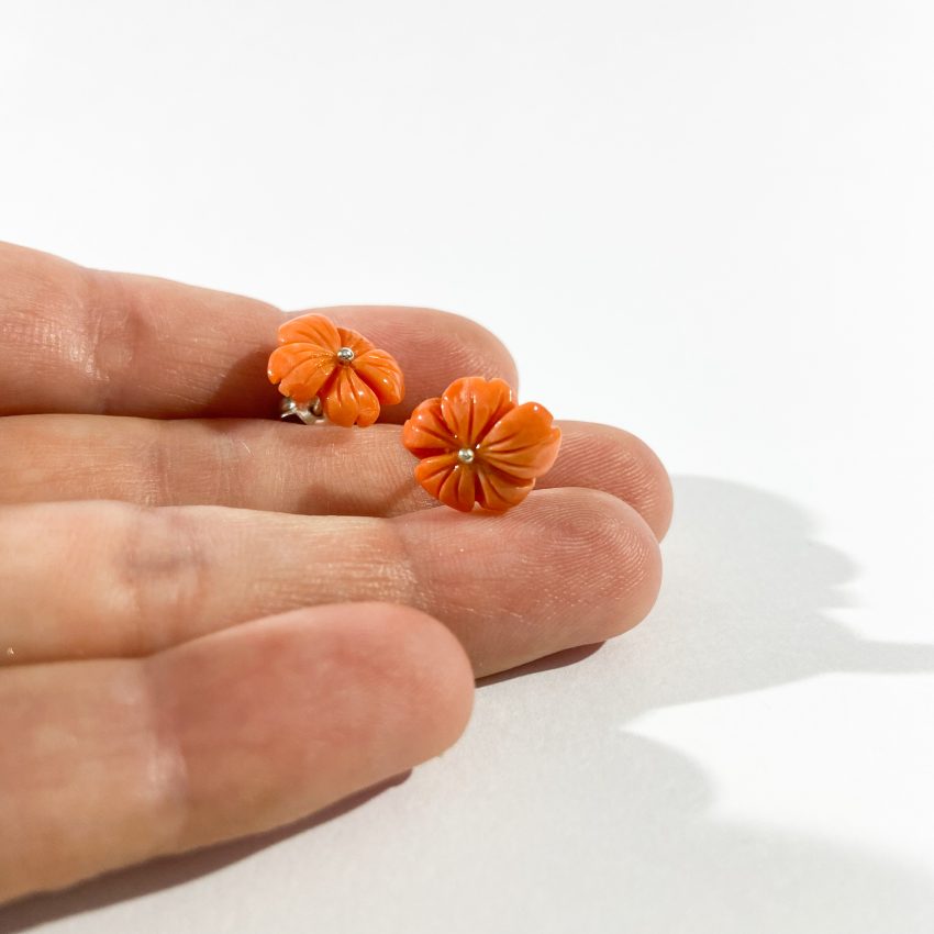 Coral flower lobe earrings