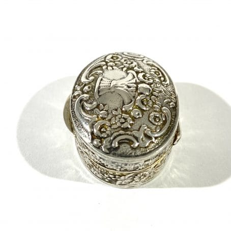 portapillole argento con decori floreali a sbalzo - immagine 5