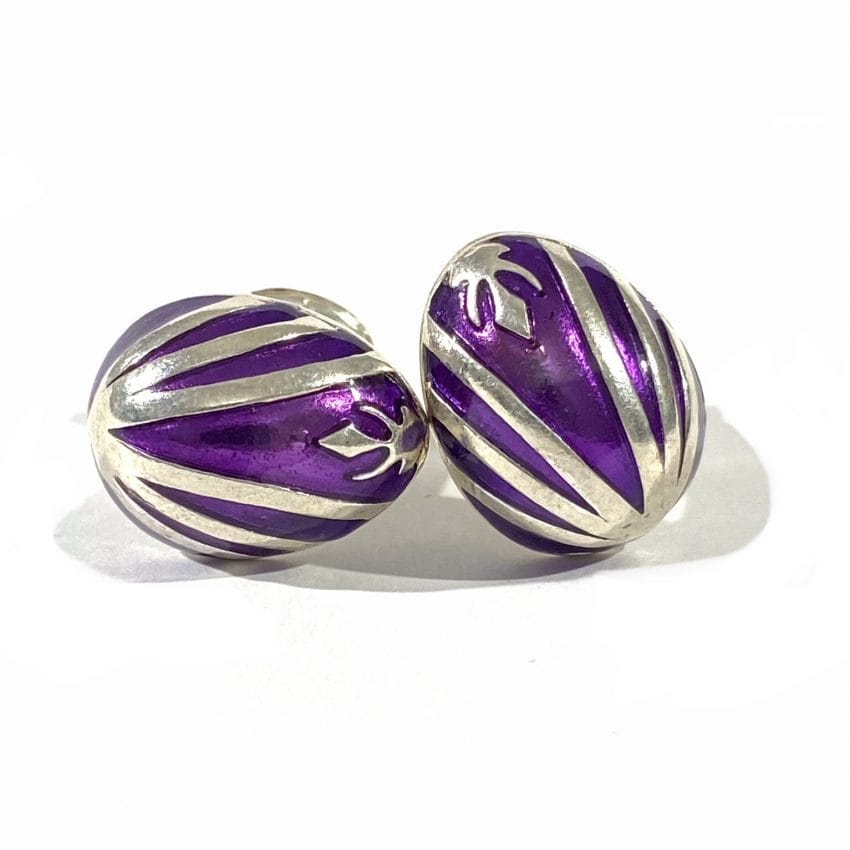 egg shirt cufflinks in silver and enamel