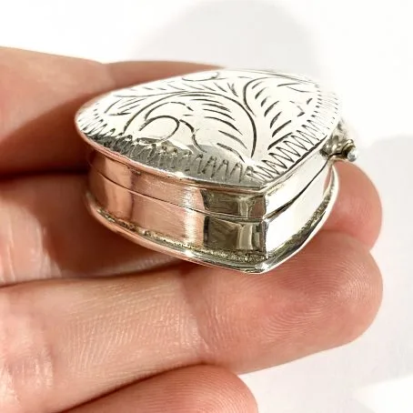 porta pillole in argento a forma di cuore - immagine 5