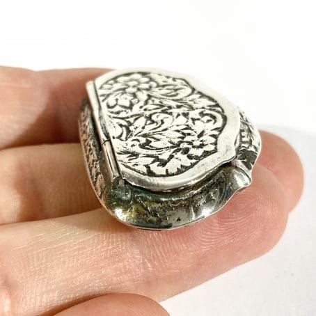 piccolo porta pillole con decori floreali - immagine 6