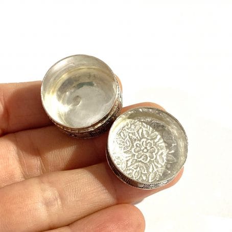 piccolo porta pillole etnico in argento - immagine 4