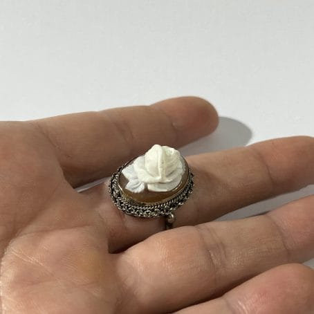 anello con cammeo a forme di rosa - immagine 3
