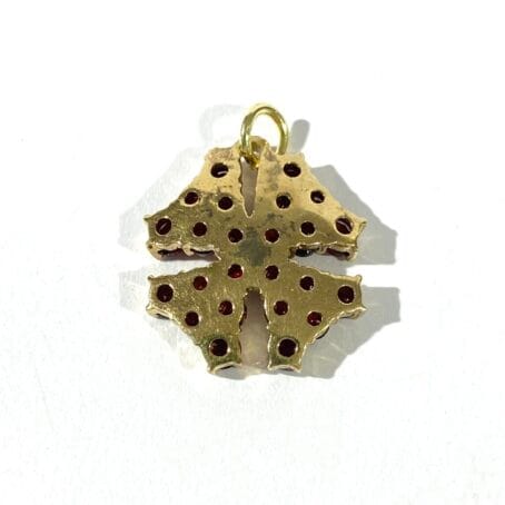 Quadrifoglio pendant with grenades pavé - Image 3