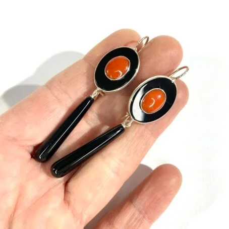 pending earrings with red coral and onyx - Image 2