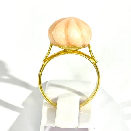 anello con cabochon corallo - immagine 3