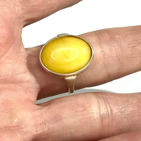 anello con ambra baltica - immagine 2